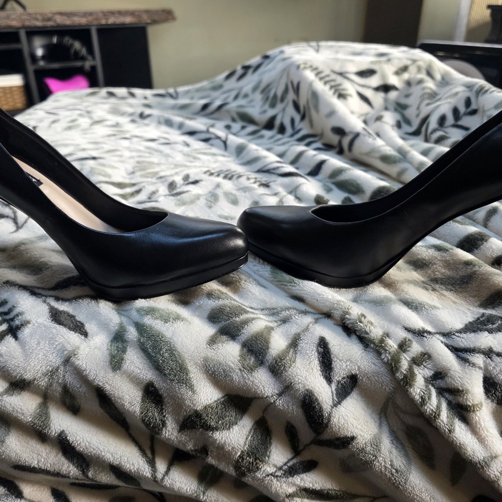 Brand NEW Nine West Classic Black Heels - Picture 6 of 6